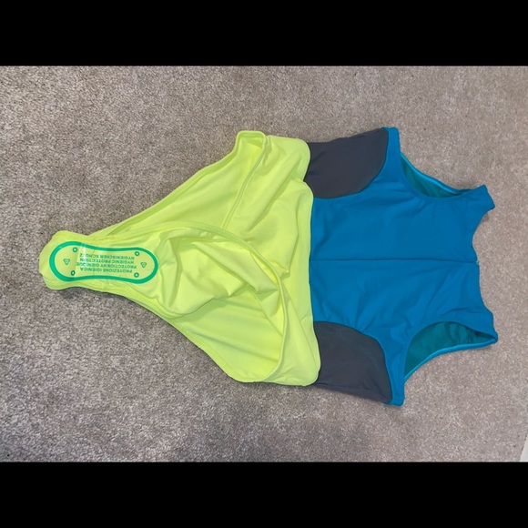 🔥 Sexy Two Toned One-Piece Swimsuit - Picture 5 of 5